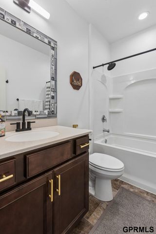 11458 Glenn Street, Papillion, NE 68046