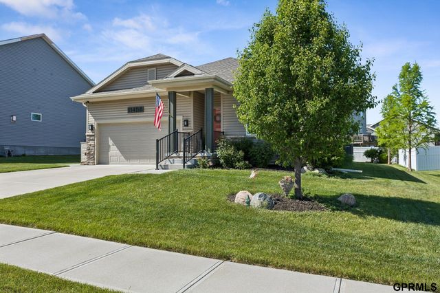 11458 Glenn Street, Papillion, NE 68046