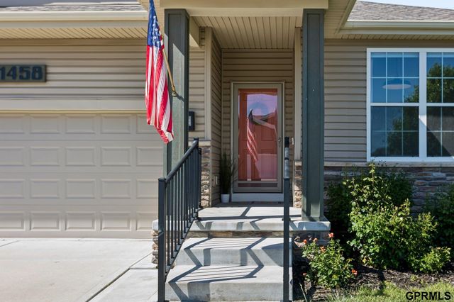 11458 Glenn Street, Papillion, NE 68046