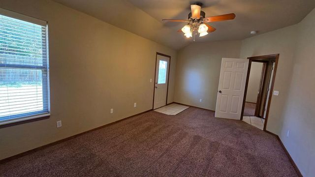 913 SW 37th Street 915, Moore, OK 73160