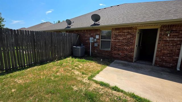 913 SW 37th Street 915, Moore, OK 73160