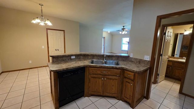 913 SW 37th Street 915, Moore, OK 73160