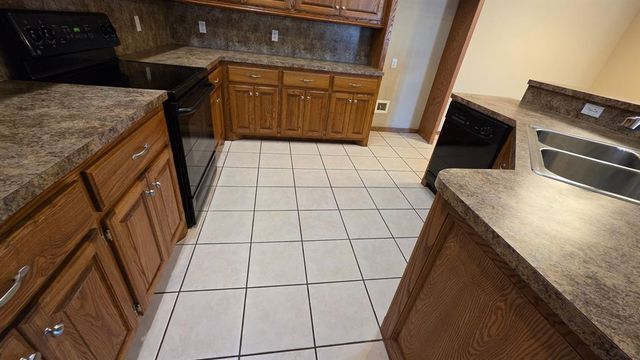 913 SW 37th Street 915, Moore, OK 73160