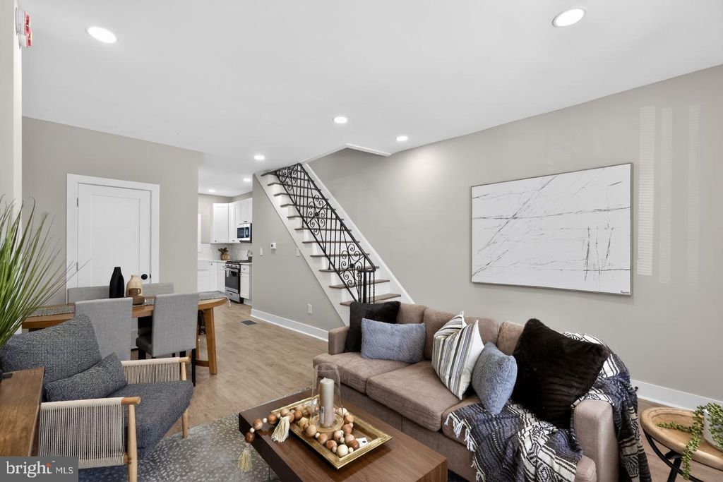 2518 S AMERICAN ST, PHILADELPHIA, PA 19148 — photo 2
