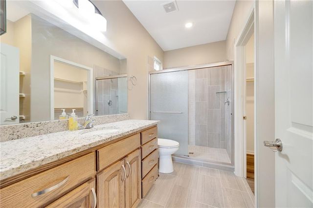 413 NE Poplar Court, Oak Grove, MO 64075