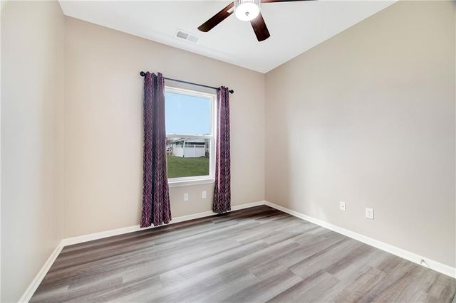 413 NE Poplar Court, Oak Grove, MO 64075