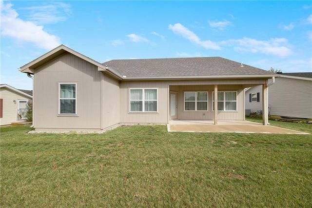 413 NE Poplar Court, Oak Grove, MO 64075