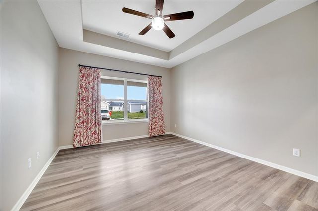 413 NE Poplar Court, Oak Grove, MO 64075