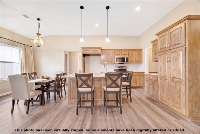 413 NE Poplar Court, Oak Grove, MO 64075