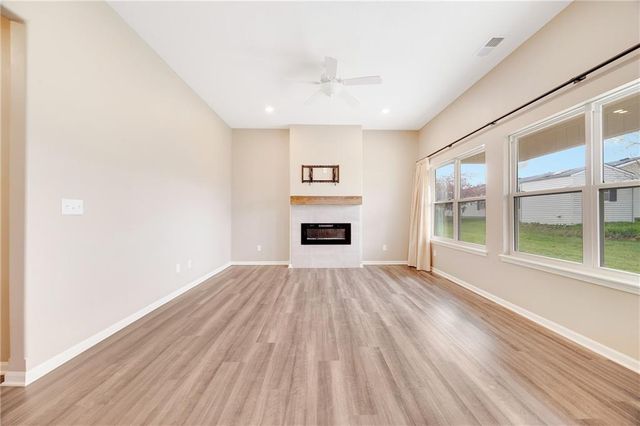 413 NE Poplar Court, Oak Grove, MO 64075