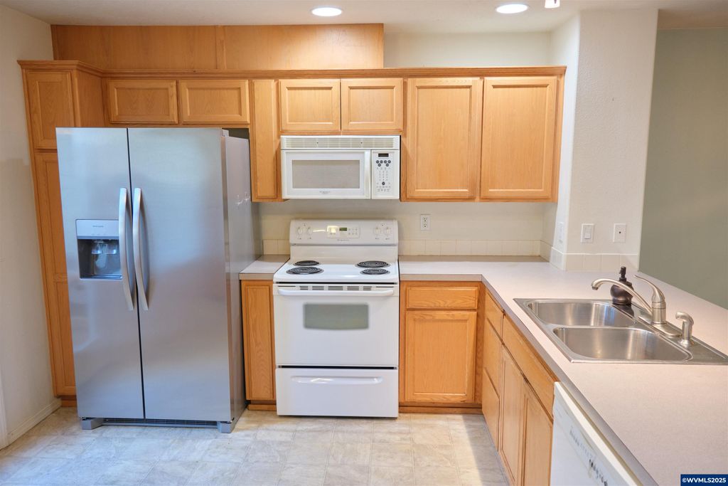 Image 11 of property listing at 2412 NW Meadows Dr, Mcminnville, OR 97128