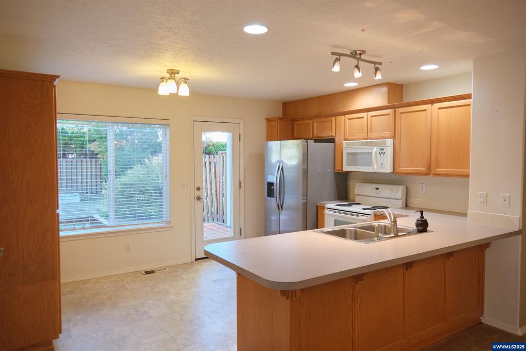 Image 13 of property listing at 2412 NW Meadows Dr, Mcminnville, OR 97128