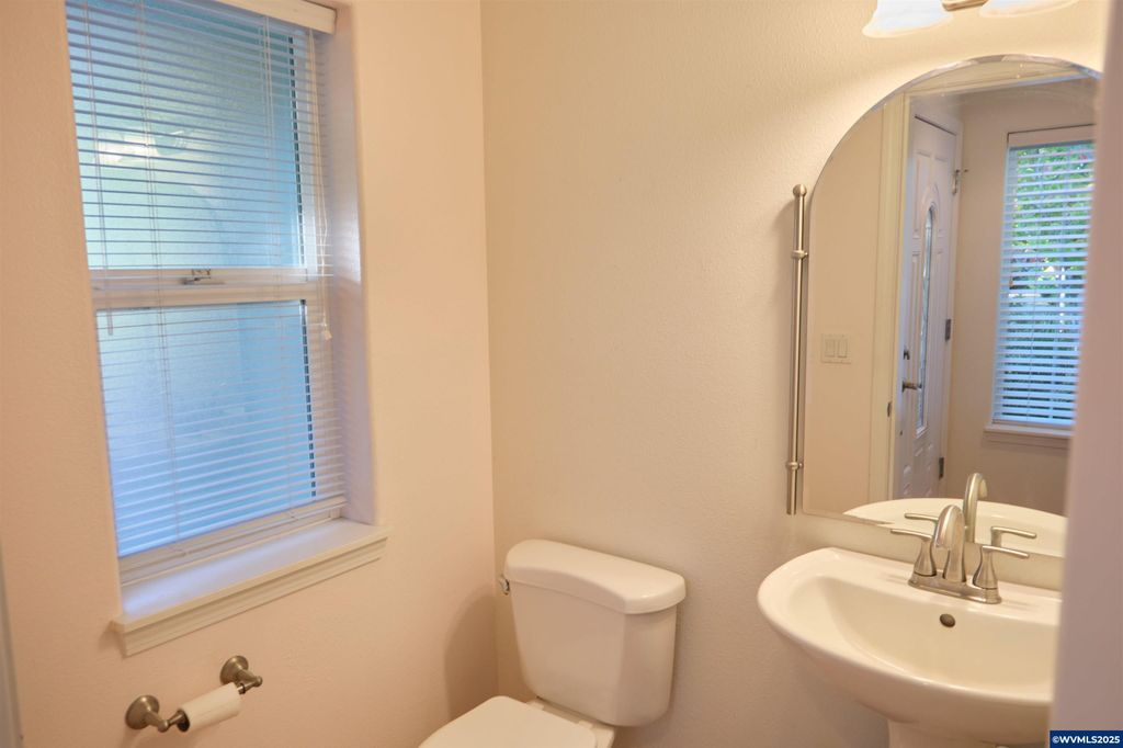 Image 15 of property listing at 2412 NW Meadows Dr, Mcminnville, OR 97128