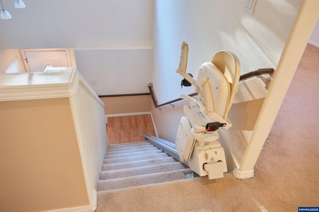 Image 19 of property listing at 2412 NW Meadows Dr, Mcminnville, OR 97128