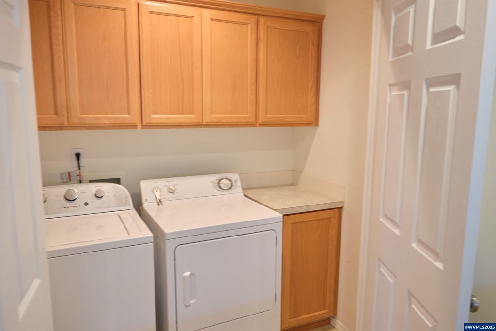 Image 20 of property listing at 2412 NW Meadows Dr, Mcminnville, OR 97128