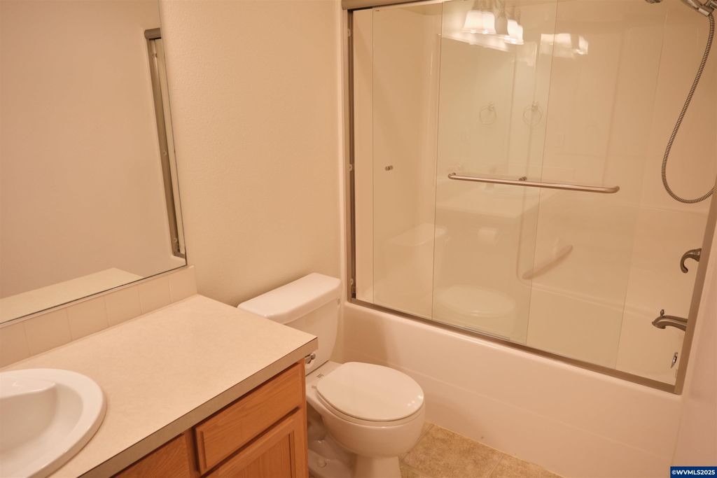 Image 31 of property listing at 2412 NW Meadows Dr, Mcminnville, OR 97128