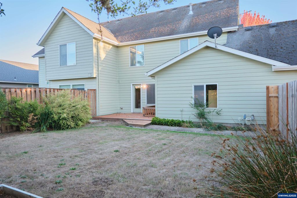 Image 34 of property listing at 2412 NW Meadows Dr, Mcminnville, OR 97128