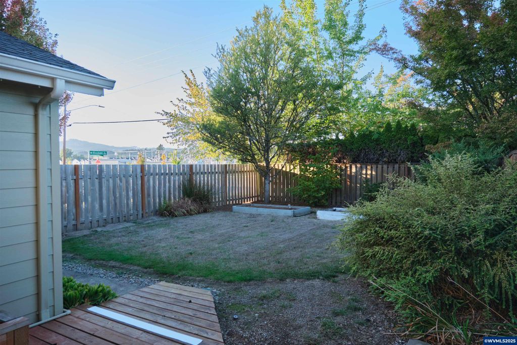 Image 35 of property listing at 2412 NW Meadows Dr, Mcminnville, OR 97128