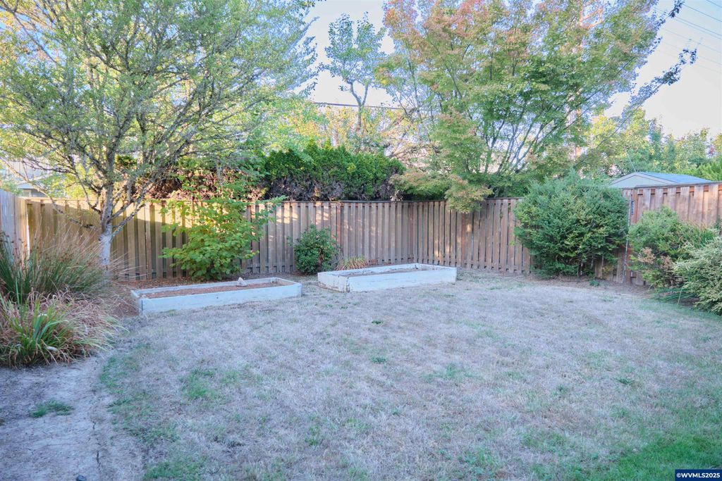 Image 36 of property listing at 2412 NW Meadows Dr, Mcminnville, OR 97128