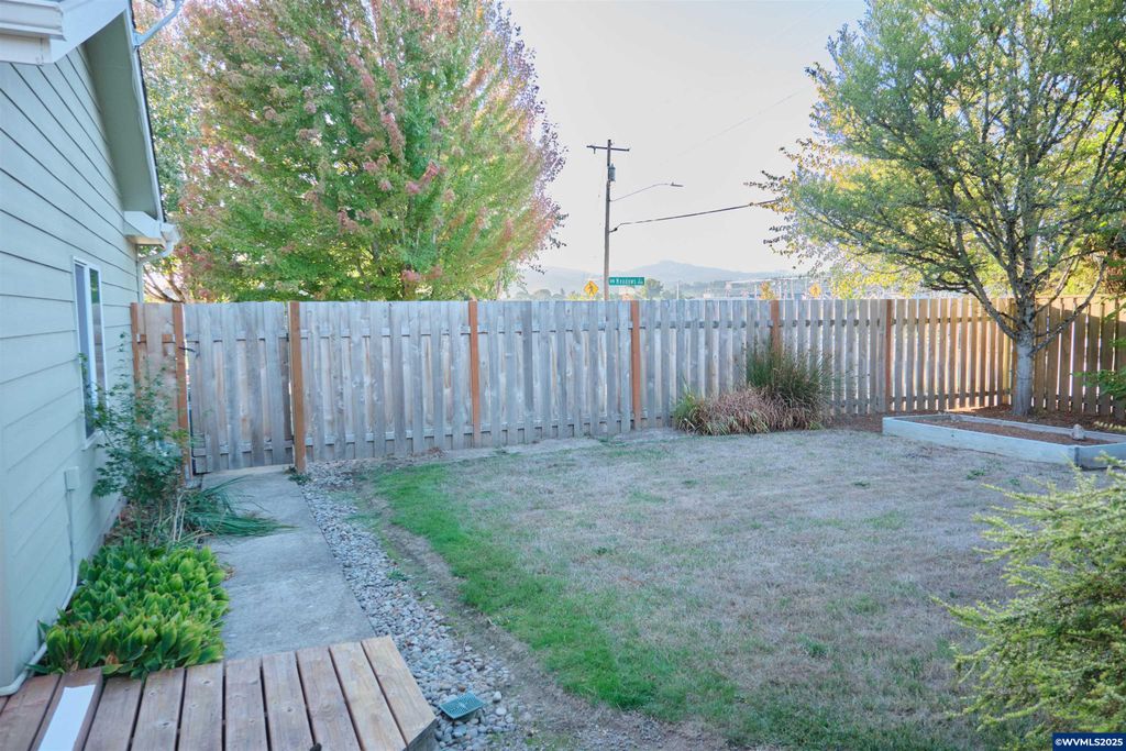 Image 37 of property listing at 2412 NW Meadows Dr, Mcminnville, OR 97128