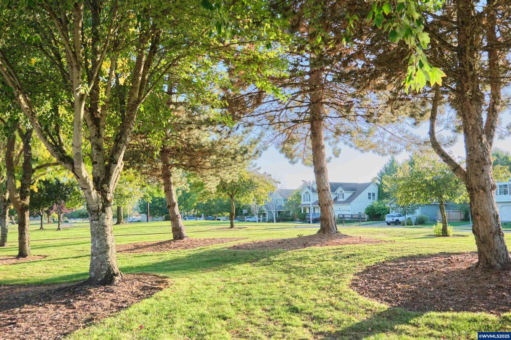 Image 39 of property listing at 2412 NW Meadows Dr, Mcminnville, OR 97128