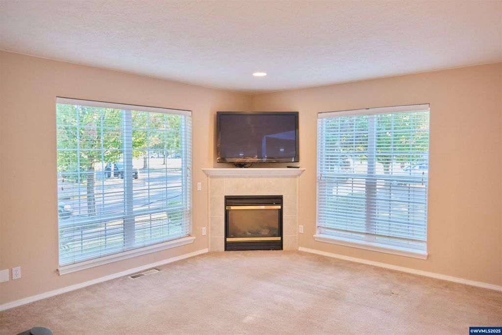 Image 4 of property listing at 2412 NW Meadows Dr, Mcminnville, OR 97128