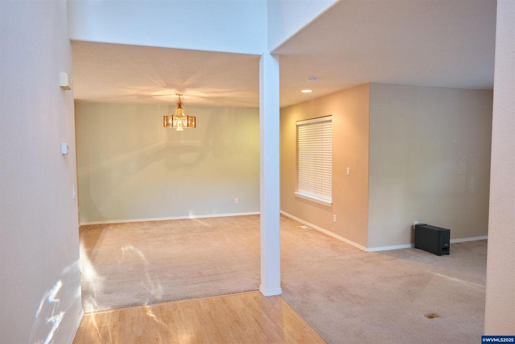 Image 5 of property listing at 2412 NW Meadows Dr, Mcminnville, OR 97128