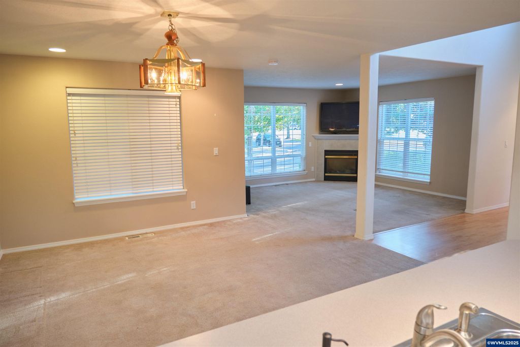 Image 7 of property listing at 2412 NW Meadows Dr, Mcminnville, OR 97128