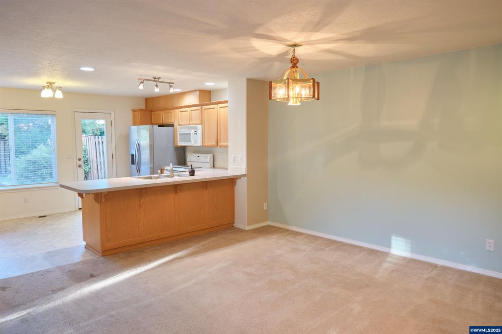 Image 8 of property listing at 2412 NW Meadows Dr, Mcminnville, OR 97128