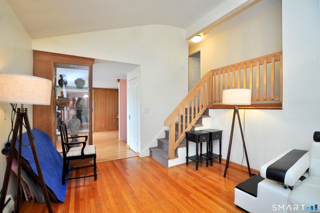 16 Ellen Drive, Farmington, CT 06032