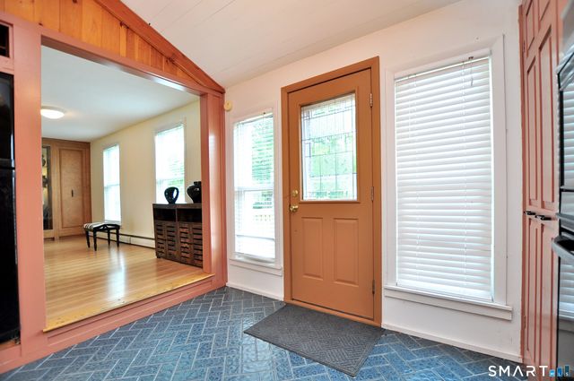 16 Ellen Drive, Farmington, CT 06032