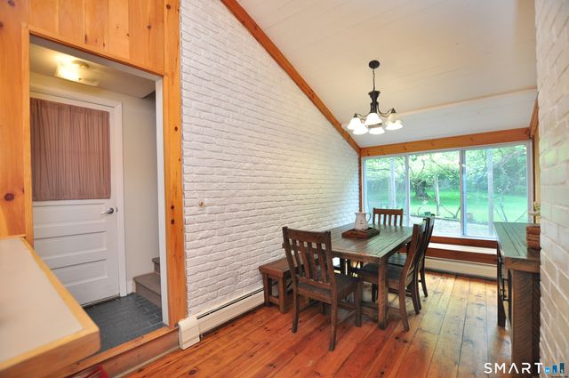 16 Ellen Drive, Farmington, CT 06032