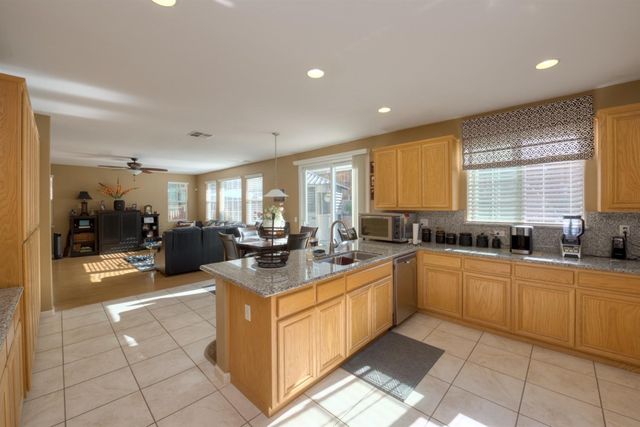 20833 Shrub Oak Dr, Patterson, CA 95363