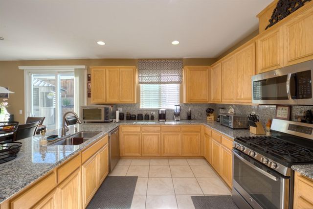 20833 Shrub Oak Dr, Patterson, CA 95363