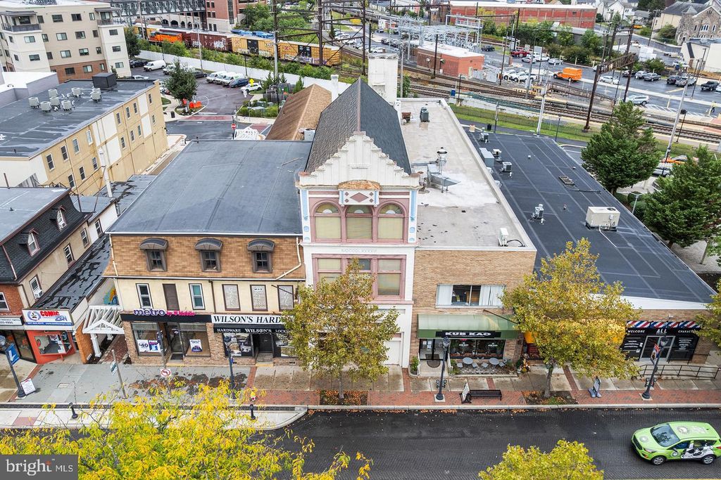 215 W MAIN ST, LANSDALE, PA 19446 — exterior