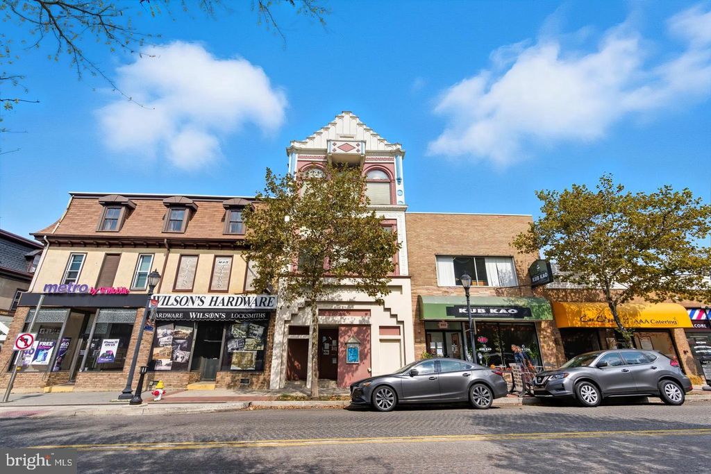 215 W MAIN ST, LANSDALE, PA 19446 — photo 2