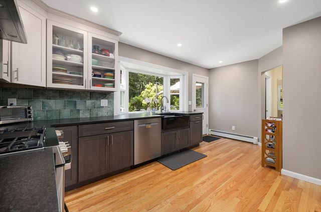 172 Broad Rock Rd, South Kingstown, RI 02879