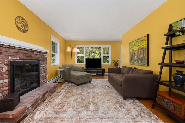 172 Broad Rock Rd, South Kingstown, RI 02879