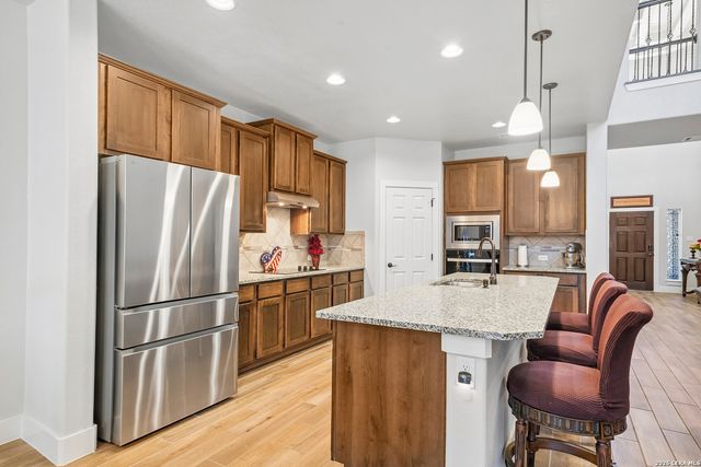 2564 AYERS DR, Seguin, TX 78155