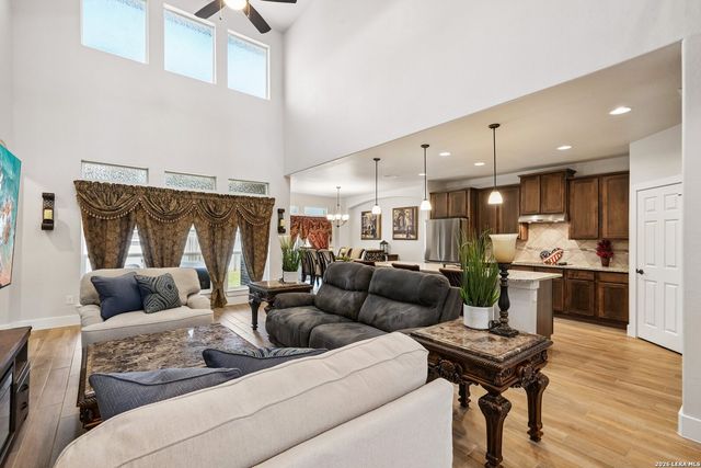 2564 AYERS DR, Seguin, TX 78155