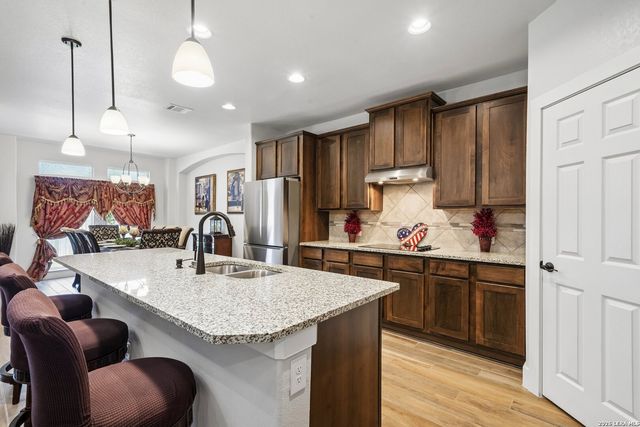 2564 AYERS DR, Seguin, TX 78155