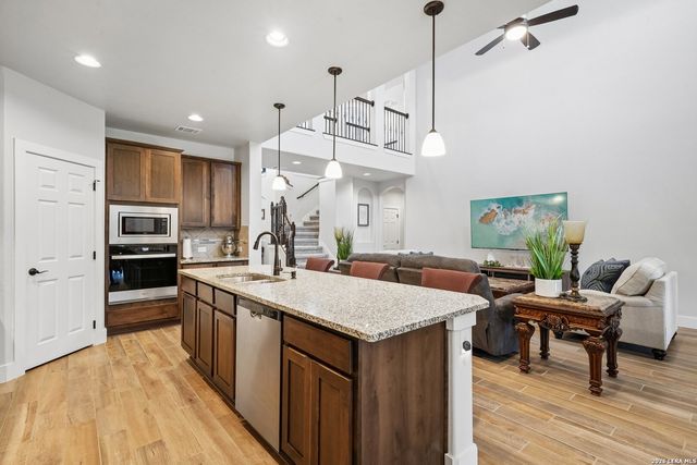 2564 AYERS DR, Seguin, TX 78155