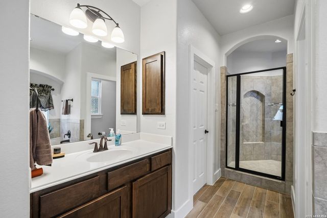 2564 AYERS DR, Seguin, TX 78155