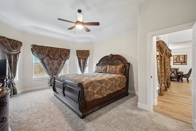 2564 AYERS DR, Seguin, TX 78155