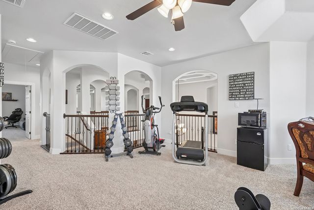 2564 AYERS DR, Seguin, TX 78155