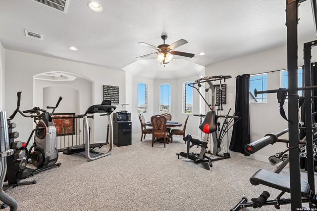 2564 AYERS DR, Seguin, TX 78155