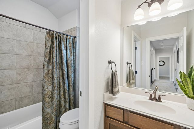 2564 AYERS DR, Seguin, TX 78155