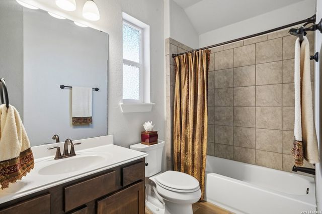 2564 AYERS DR, Seguin, TX 78155