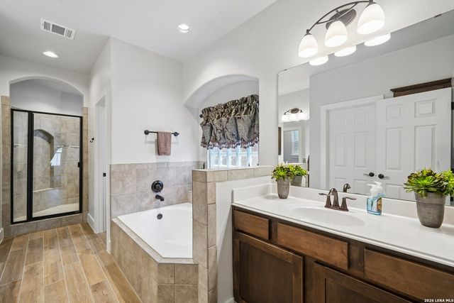 2564 AYERS DR, Seguin, TX 78155