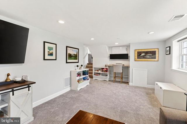 8201 BOMAN CT, Towson, MD 21204